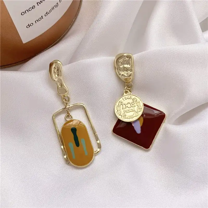 Women Retro Asymmetry Geometric Design Earrings