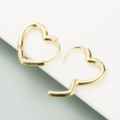 Simple Heart-shaped Design Solid Color Copper Stud Earrings