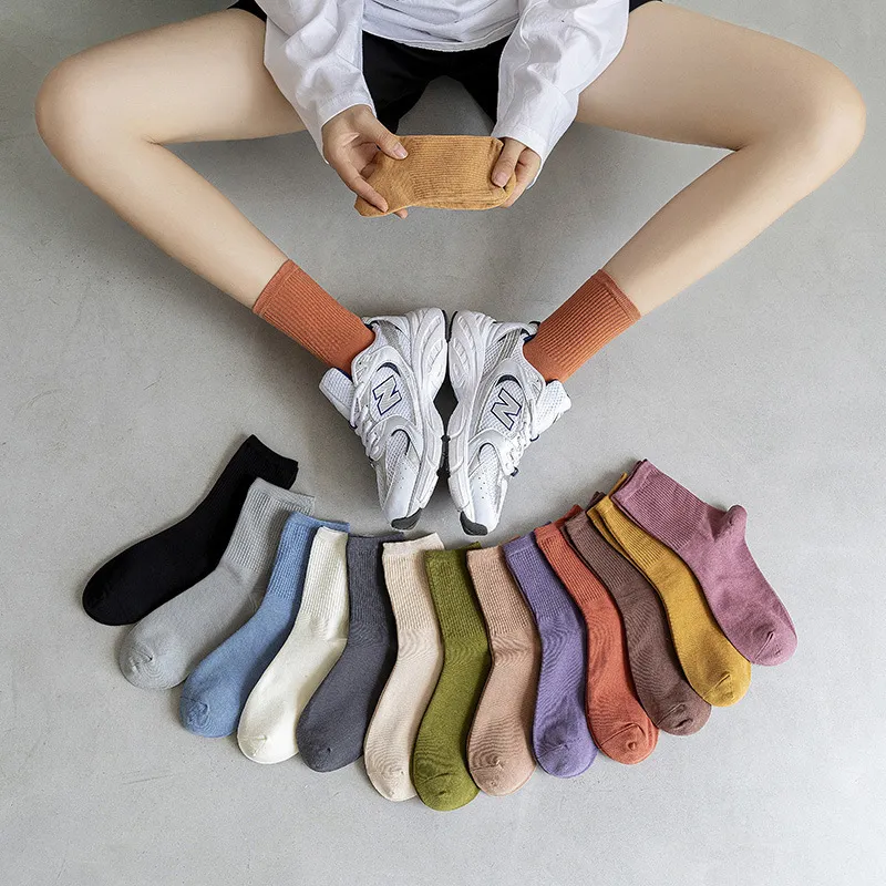Women Spring Simple Solid Color Breathable Cotton Mid-Calf Socks