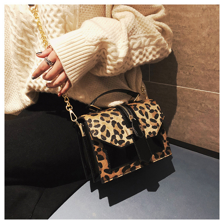 Wholesale Leopard Print Women Vintage Chain Design Shoulder