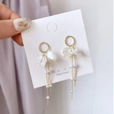 Elegant Petal Shape Pearl Pendant Tassel Design Alloy Earrings Women Geometric Round