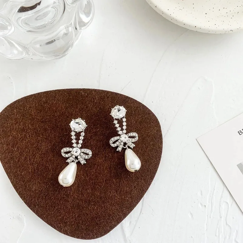 Elegant Bow Shape Pearl Pendant Rhinestone Decorative Alloy Drop Earrings