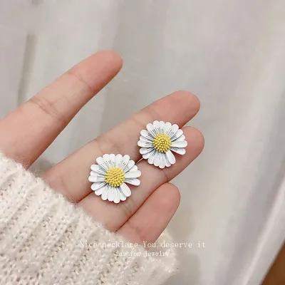 Cute Daisy Shape Stud Earrings for Women Alloy Silver Needle