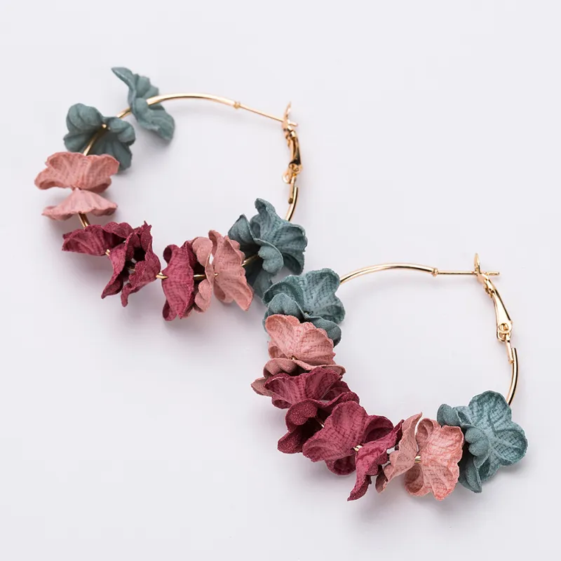 Young Women Simple Flower Hoop Earrings