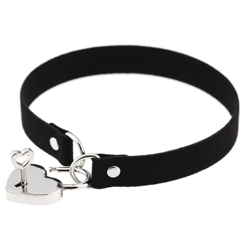 Wholesale Punk Style Unique Heart Shaped Lock Design PU Choker Necklace