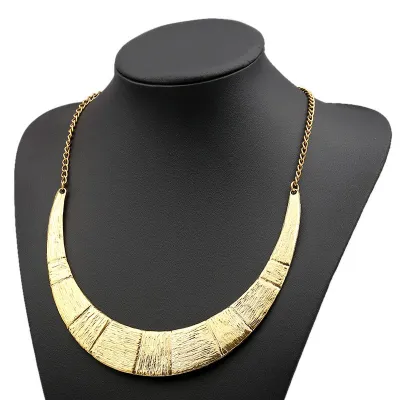 Vintage Women Punk Style Alloy Moon Pendant Necklace 51cm