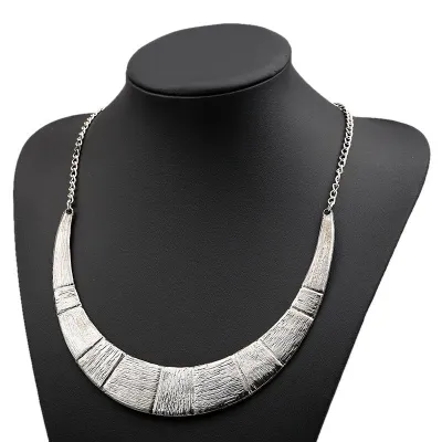 Vintage Women Punk Style Alloy Moon Pendant Necklace 51cm