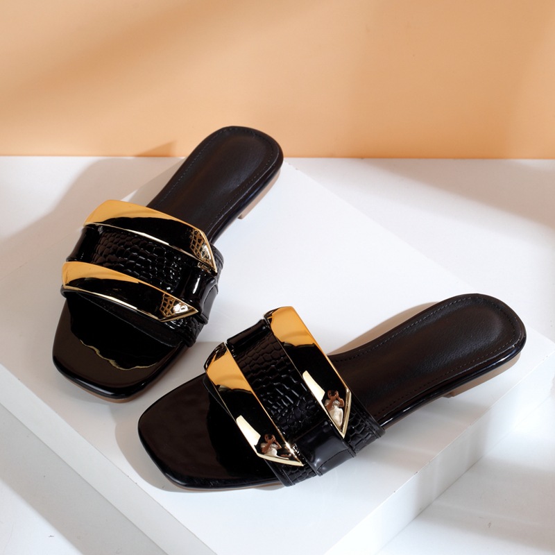 Wholesale Women Fashion Metal Buckle Design Square-Toe Heel
