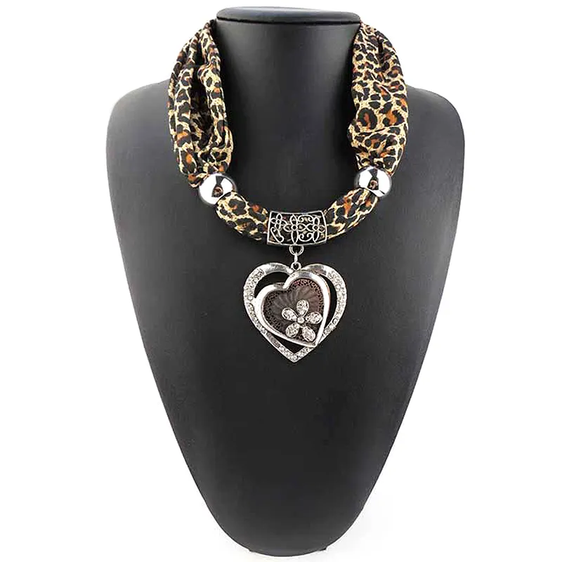 Lady Graceful Love Heart Shape Alloy Pendant Polyester Scarf Necklace