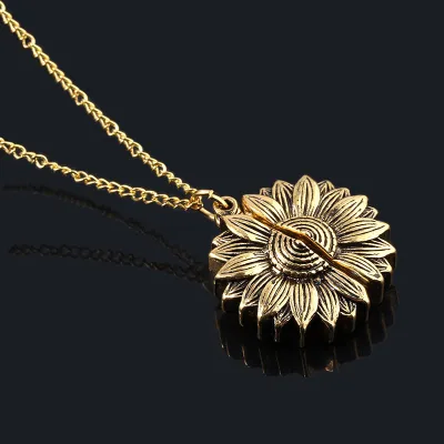 Sunflower Pattern Alloy Pendant Necklace with Box Chain