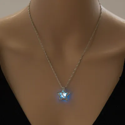 Luminous Star Decor Women Alloy Pendant Necklace with Bamboo Chain