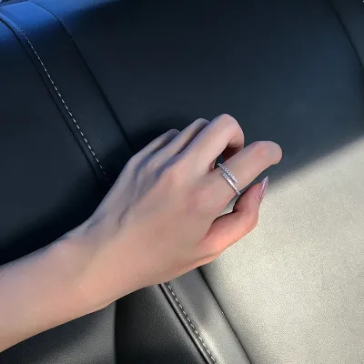 Women's Fashion Simple Geometric Zircon Copper Ring