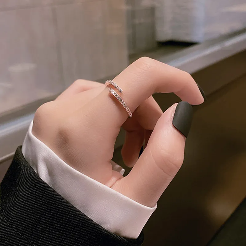 Women's Fashion Simple Geometric Zircon Copper Ring