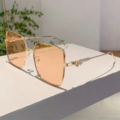 Women Fashion Metal Frame Square Sunglasses PC Lens