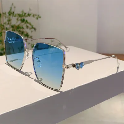 Women Fashion Metal Frame Square Sunglasses PC Lens
