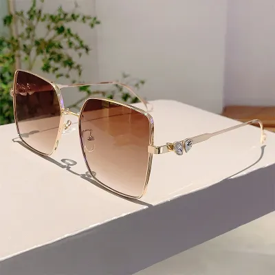 Women Fashion Metal Frame Square Sunglasses PC Lens