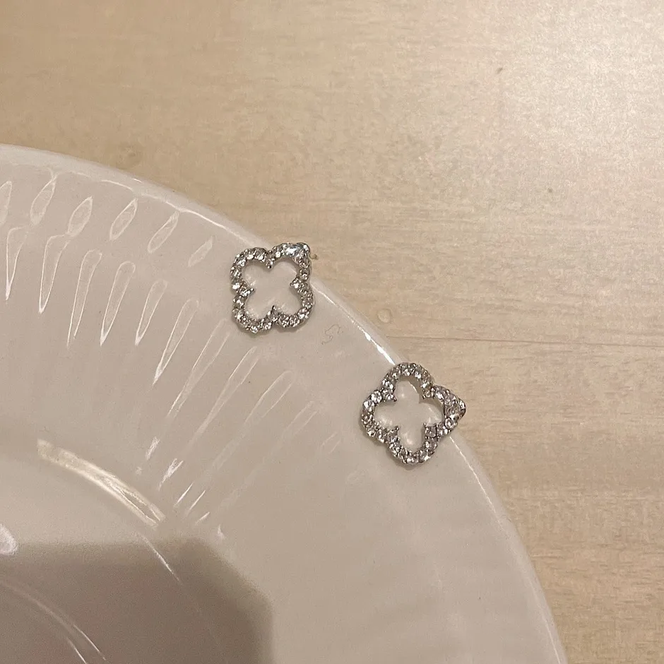 Women Fashion Simple Geometric Hollow-Out Earrings