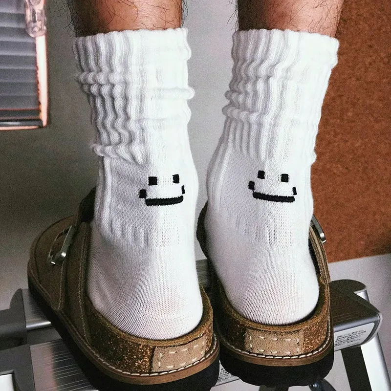 Embroidered Smiley Face Solid Color Boneless Sweat Absorbing Breathable Men Socks