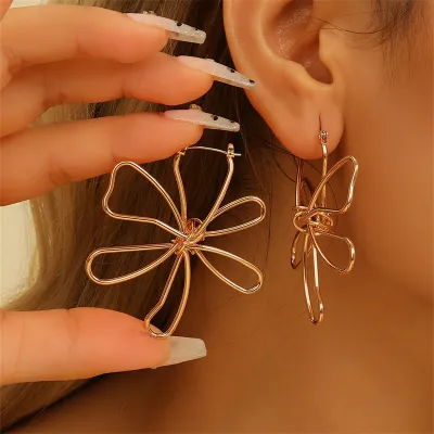 Personalized Metal Line Hollow Floral Earrings