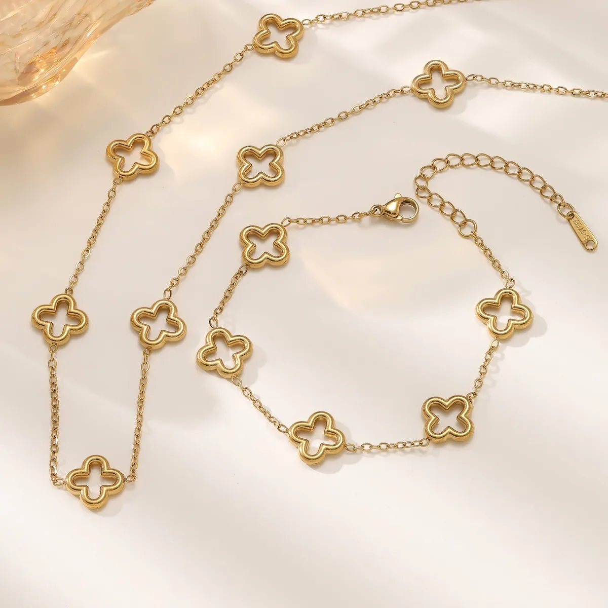 Women's Fashion Four-Leaf Clover Love Titanium Steel Bracelet Necklace Set 18K Gold Plated O-Chain