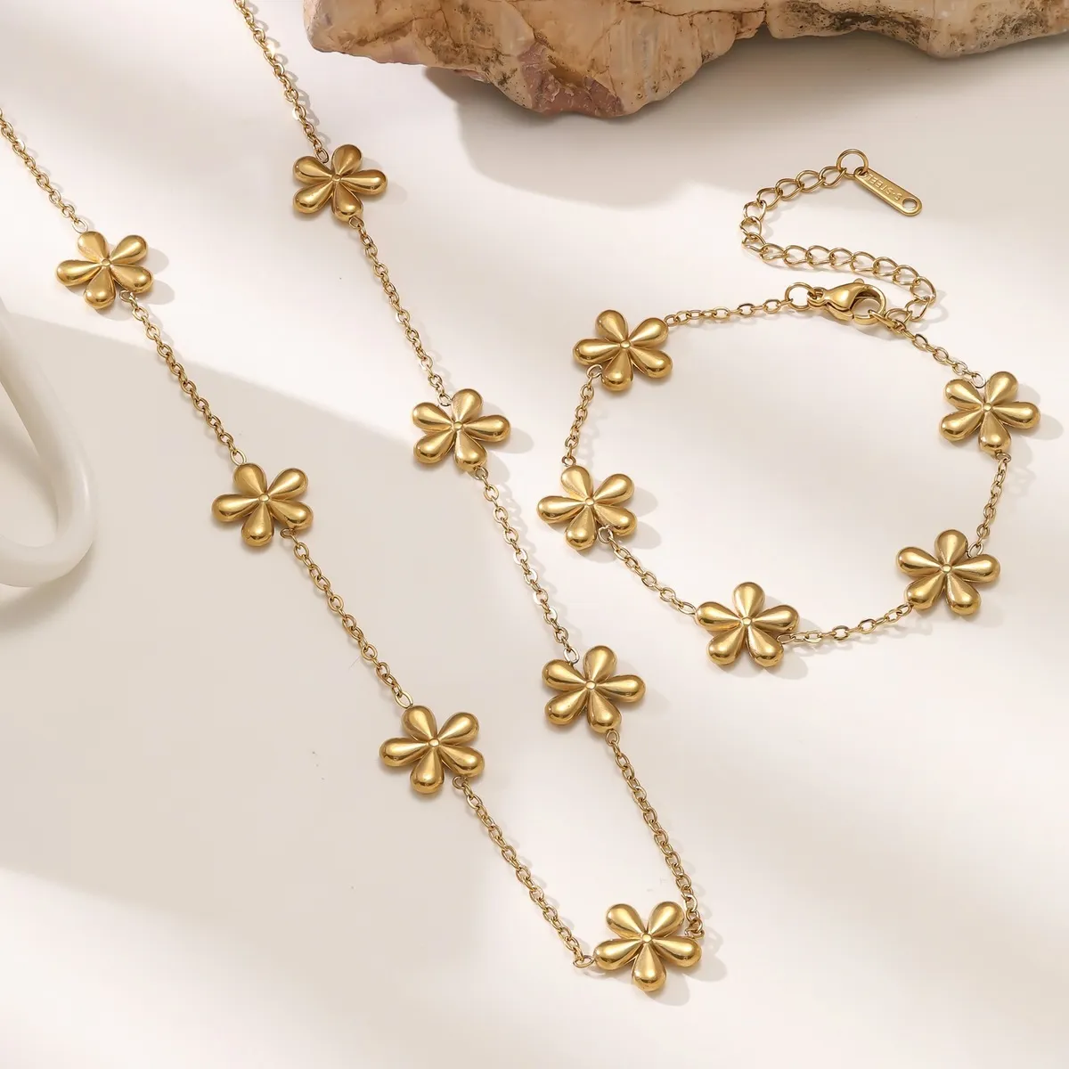 Women Fashion Simple Daisy Floral Necklace Bracelet Set Plated 18k Gold