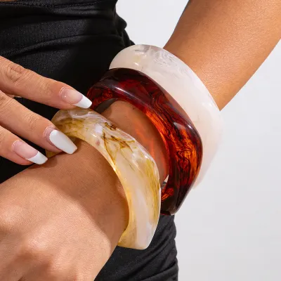 Women Fashion Retro Irregular Round Wide-Faced Acrylic Simi Dye Bracelet