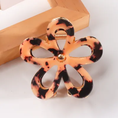 Fashion Hollow Floral Grip Hair Clip, Women's PVC Natural Sweet Style