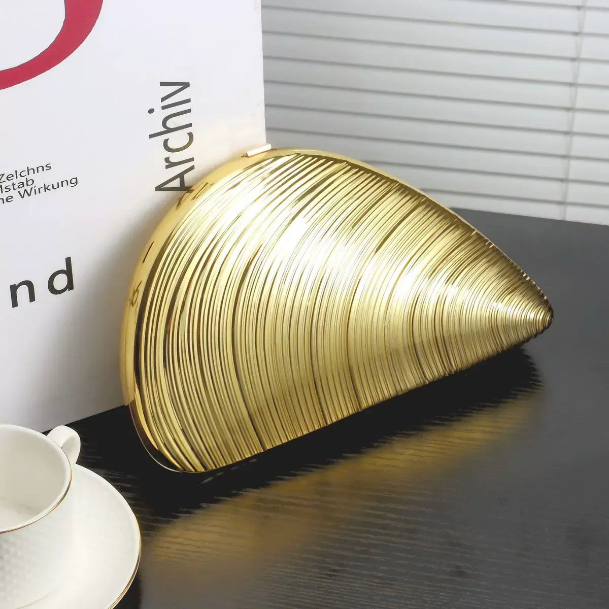 Elegant Acrylic Shell Dinner Bag Evening Clutch