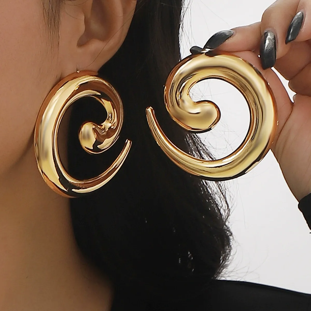 Women Fashion Exaggerated Design Metal Earrings