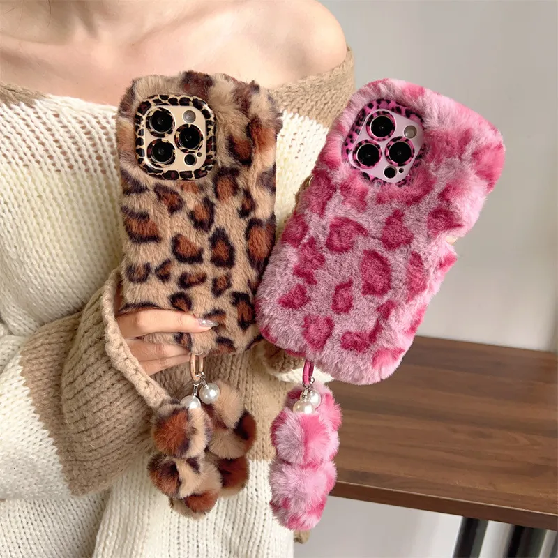 Leopard Plush iPhone 17 Protective Case