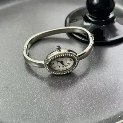 Antique Vintage Full Rhinestone Adjustable Bracelet Watch for Women Light Luxury Heart Geometric Alloy