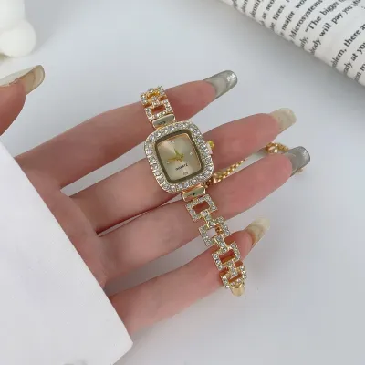 Antique Vintage Full Rhinestone Adjustable Bracelet Watch for Women Light Luxury Heart Geometric Alloy
