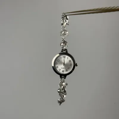 Antique Vintage Full Rhinestone Adjustable Bracelet Watch for Women Light Luxury Heart Geometric Alloy