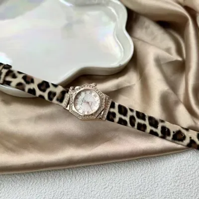 Antique Vintage Full Rhinestone Adjustable Bracelet Watch for Women Light Luxury Heart Geometric Alloy