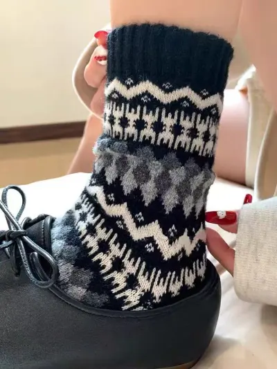 Women's Wool Mid-Calf Socks Geometric Pattern Retro Ethnic Style