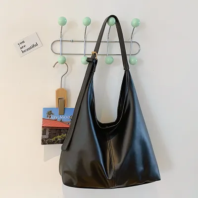 Vintage Solid Color Large Capacity PU Shoulder Bag with Magnetic Buckle