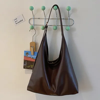 Vintage Solid Color Large Capacity PU Shoulder Bag with Magnetic Buckle