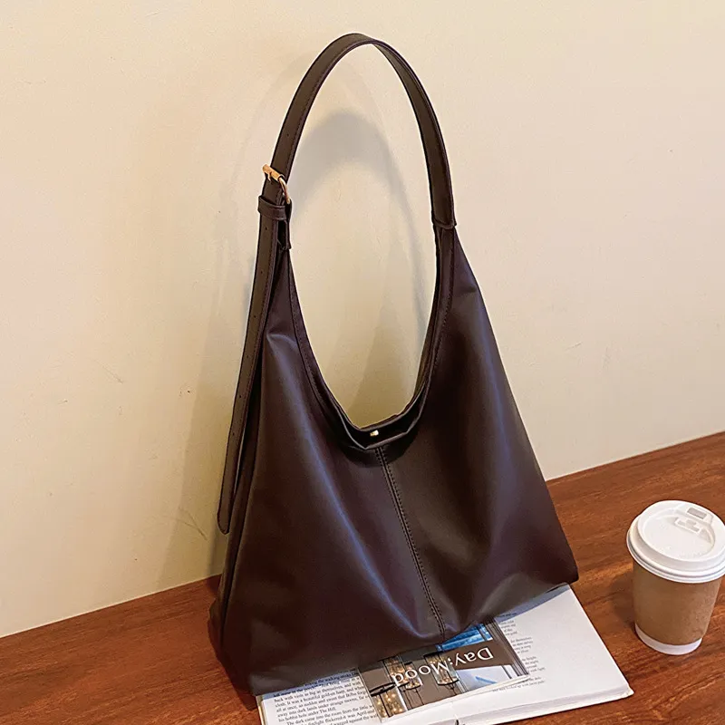 Vintage Solid Color Large Capacity PU Shoulder Bag with Magnetic Buckle