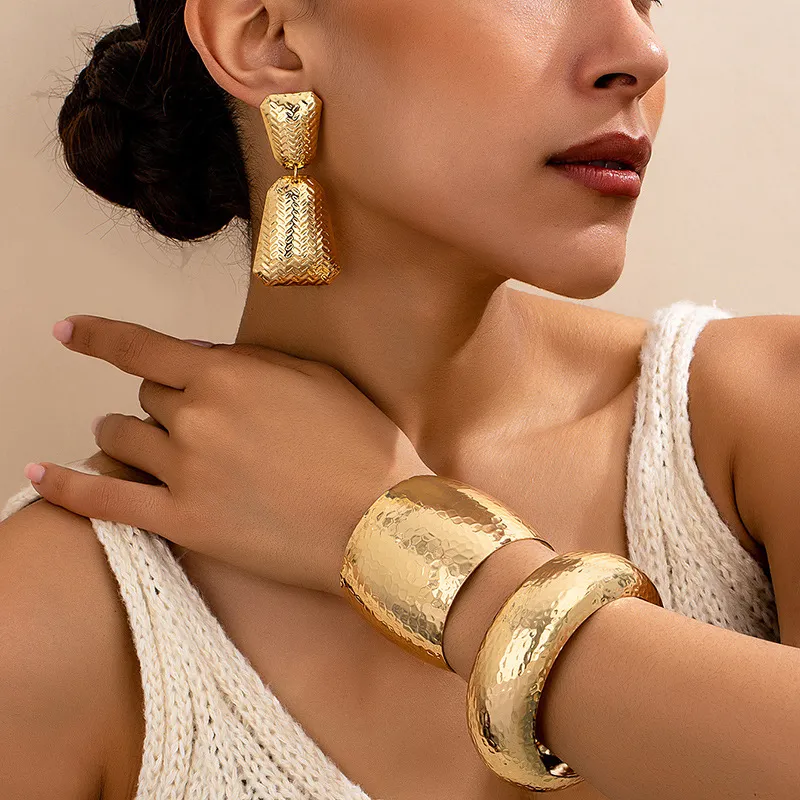 Women Fashion Exaggerated Geometric Earrings Bracelet Jewelry Set