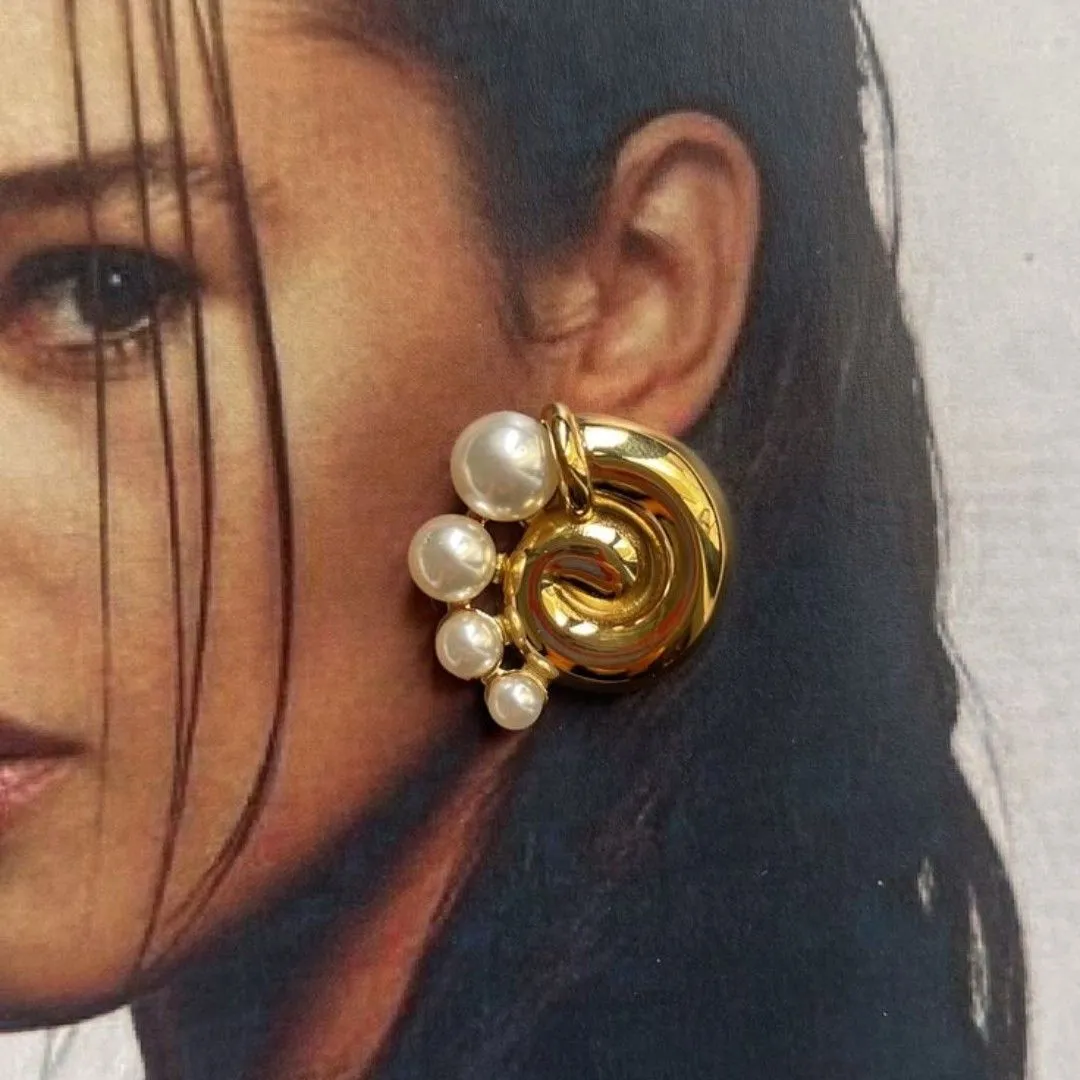 Women's Exaggerated Vintage Elegant Stainless Steel Plated 18k Gold Cast Thread Whirlpool Pearl Earrings