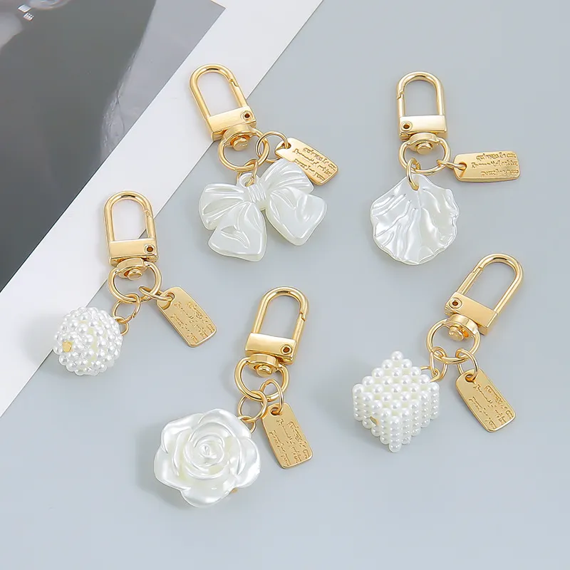 Women Fashion Pearl Chain Imitation Shell Pendant Keychain
