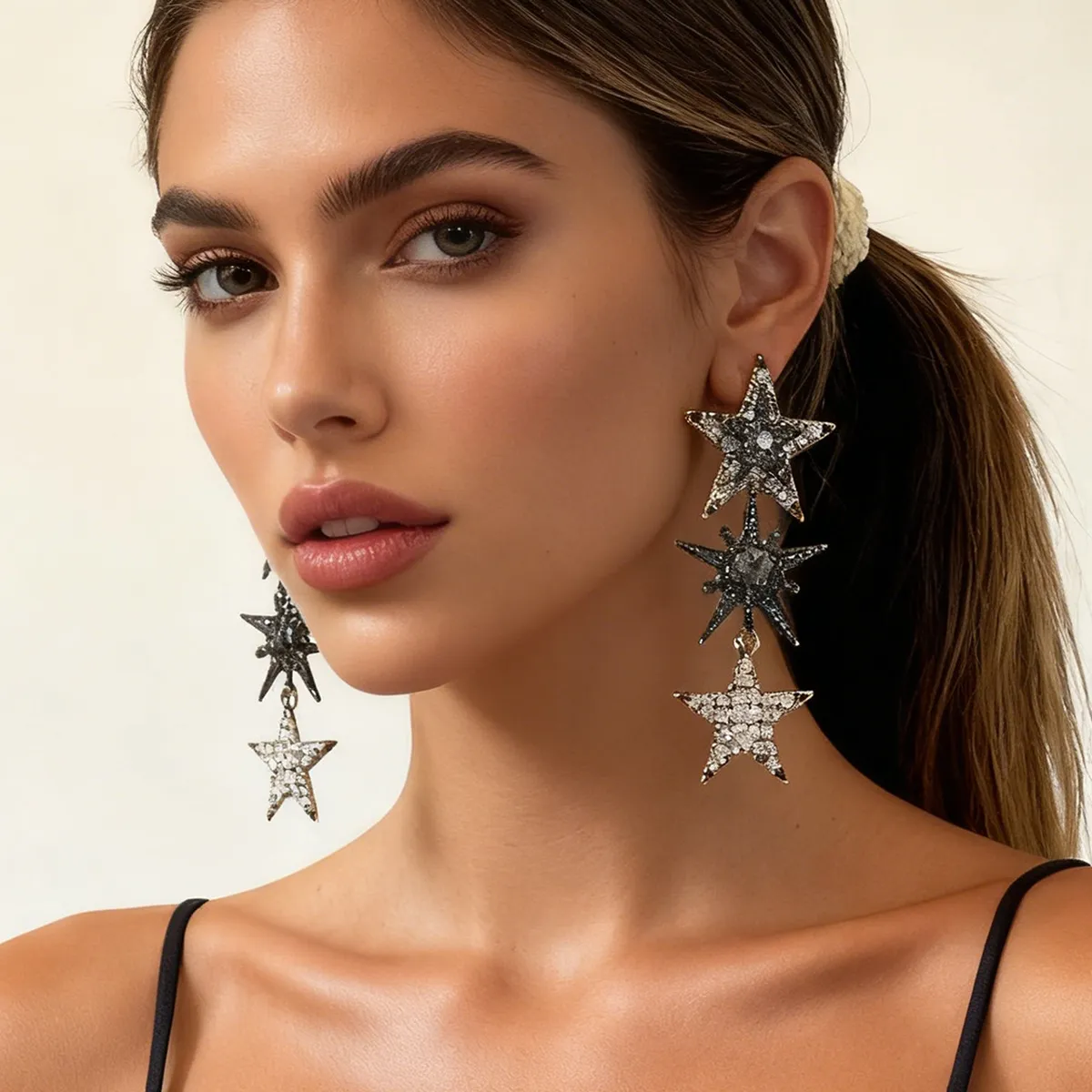 Women's Fashion Exaggerated Alloy Rhinestone Five-Pointed Star Stitching Long Earrings