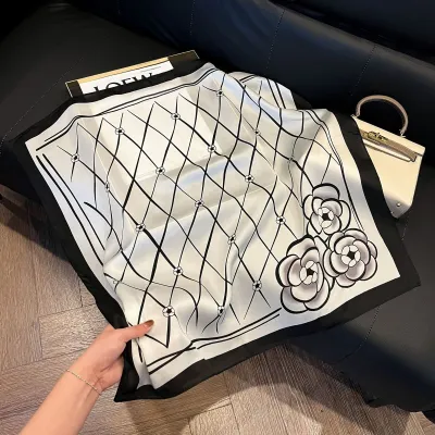 Women's Fashion Square Printed Imitation Silk Scarf 70x70cm