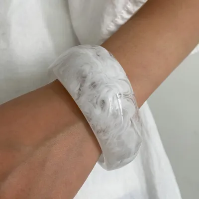 Women's Fashion Shaped Dyeing Resin Acrylic Bracelet