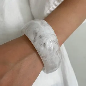Women's Fashion Shaped Dyeing Resin Acrylic Bracelet