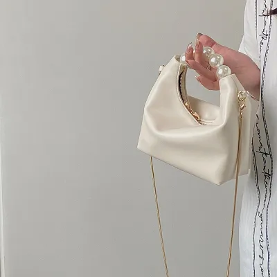 Women Fashion Elegant Pearl Chain Handbag PU Solid Color Zipper Medium Soft