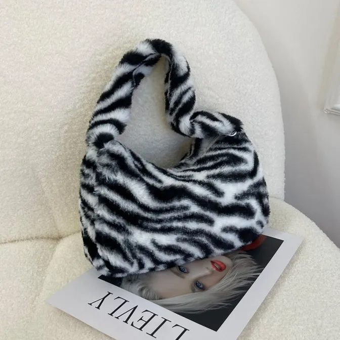 Women Fashion Printed Plush Portable Handbag