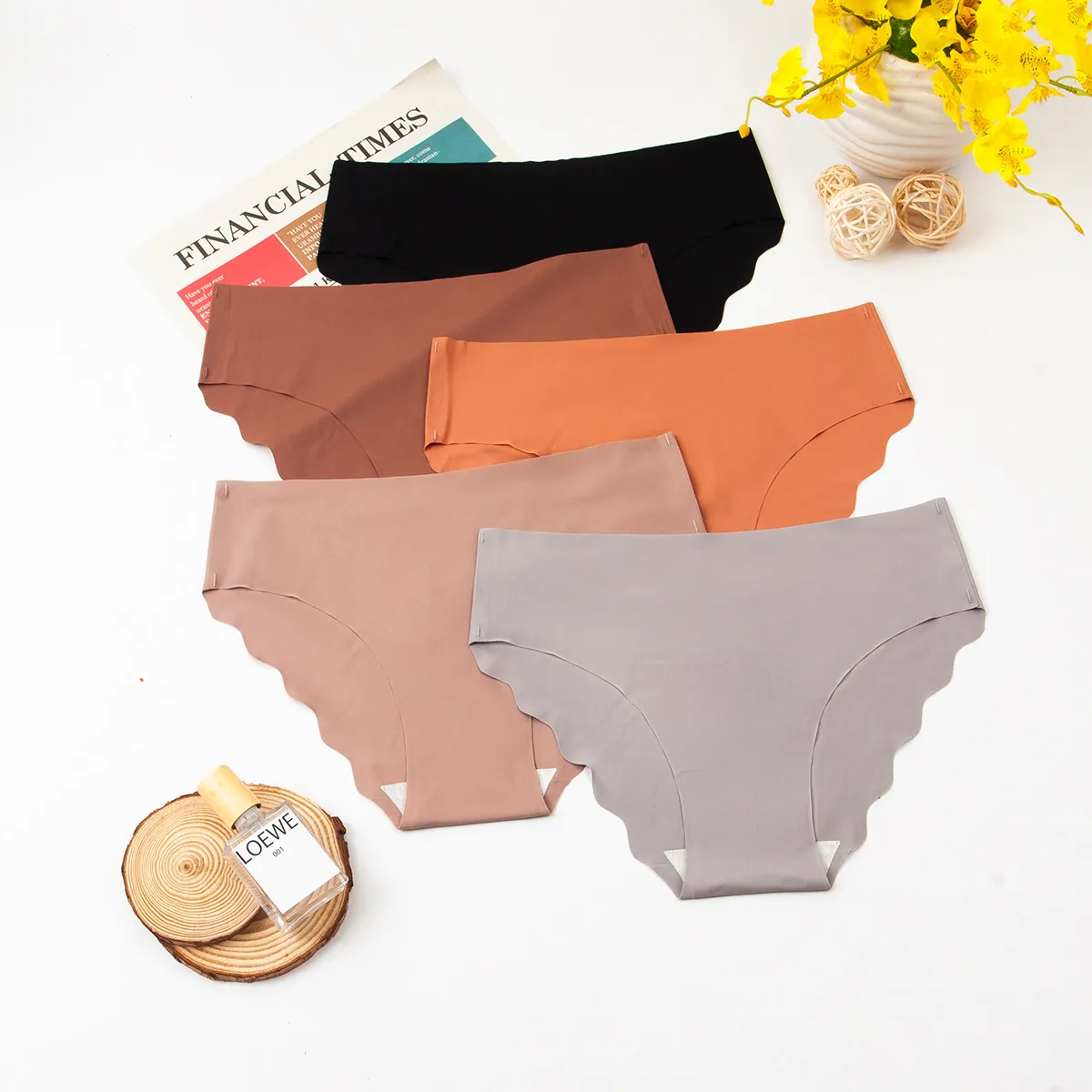 Women Fashion Seamless Ice Silk Breathable Underwear