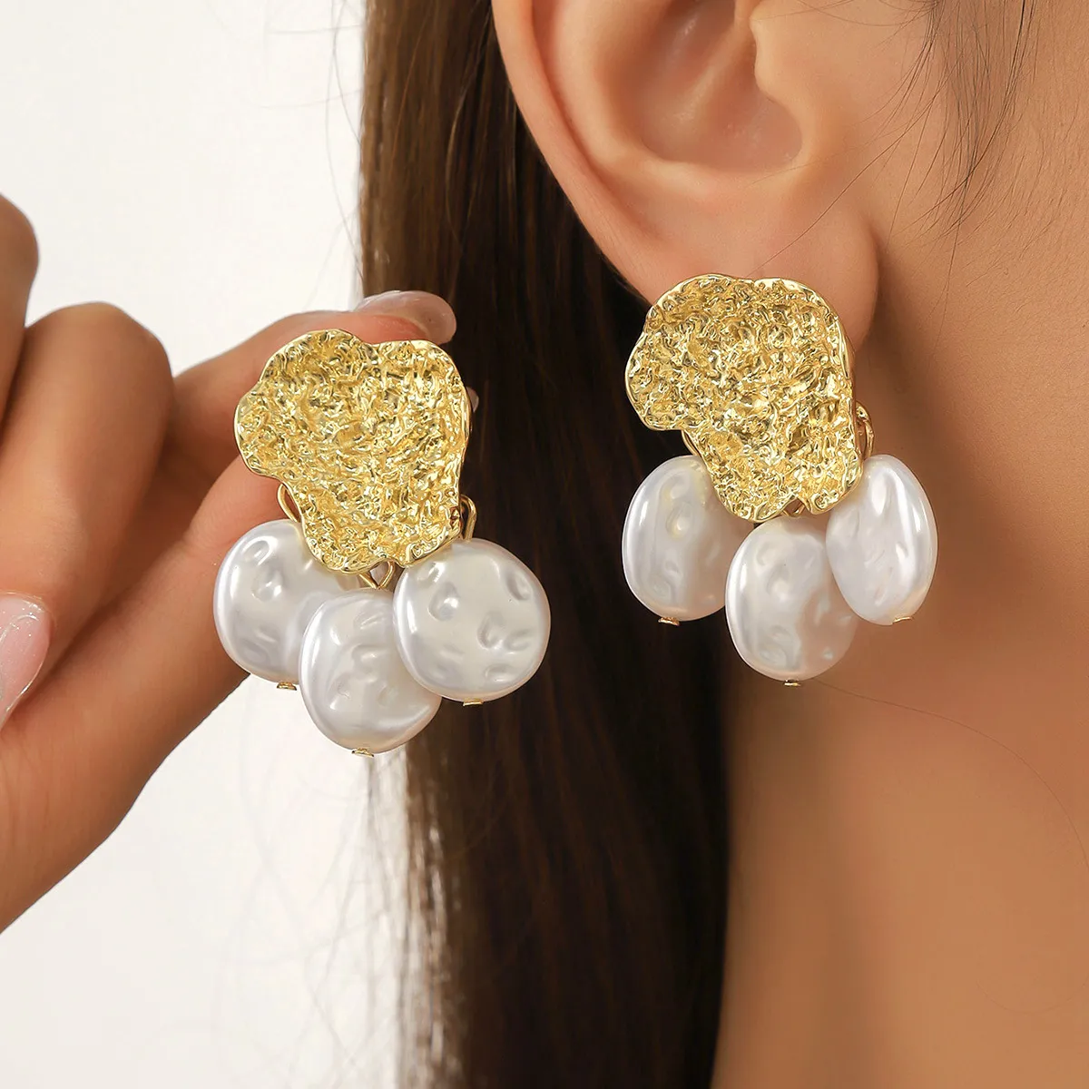 Women Fashion Elegant Pearl Special-Shaped Alloy Earrings
