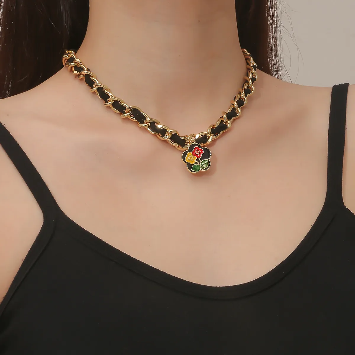 Women Fashion Retro Rose Pendant Necklace Alloy Chain